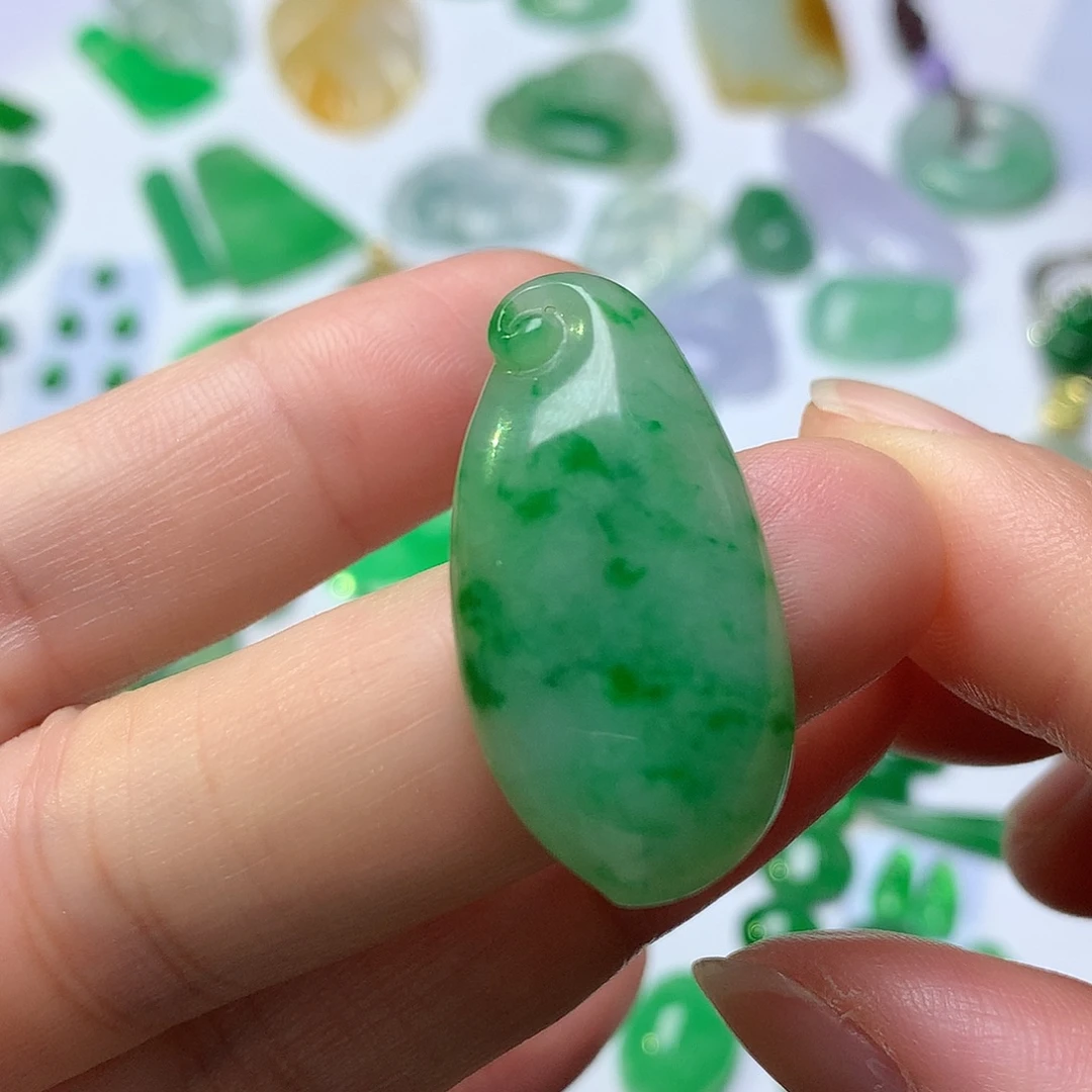 翡翠未镶嵌颈饰瓜