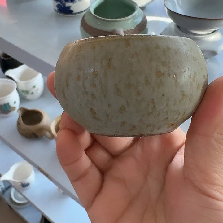 主人杯一个，瓷。。。品茗