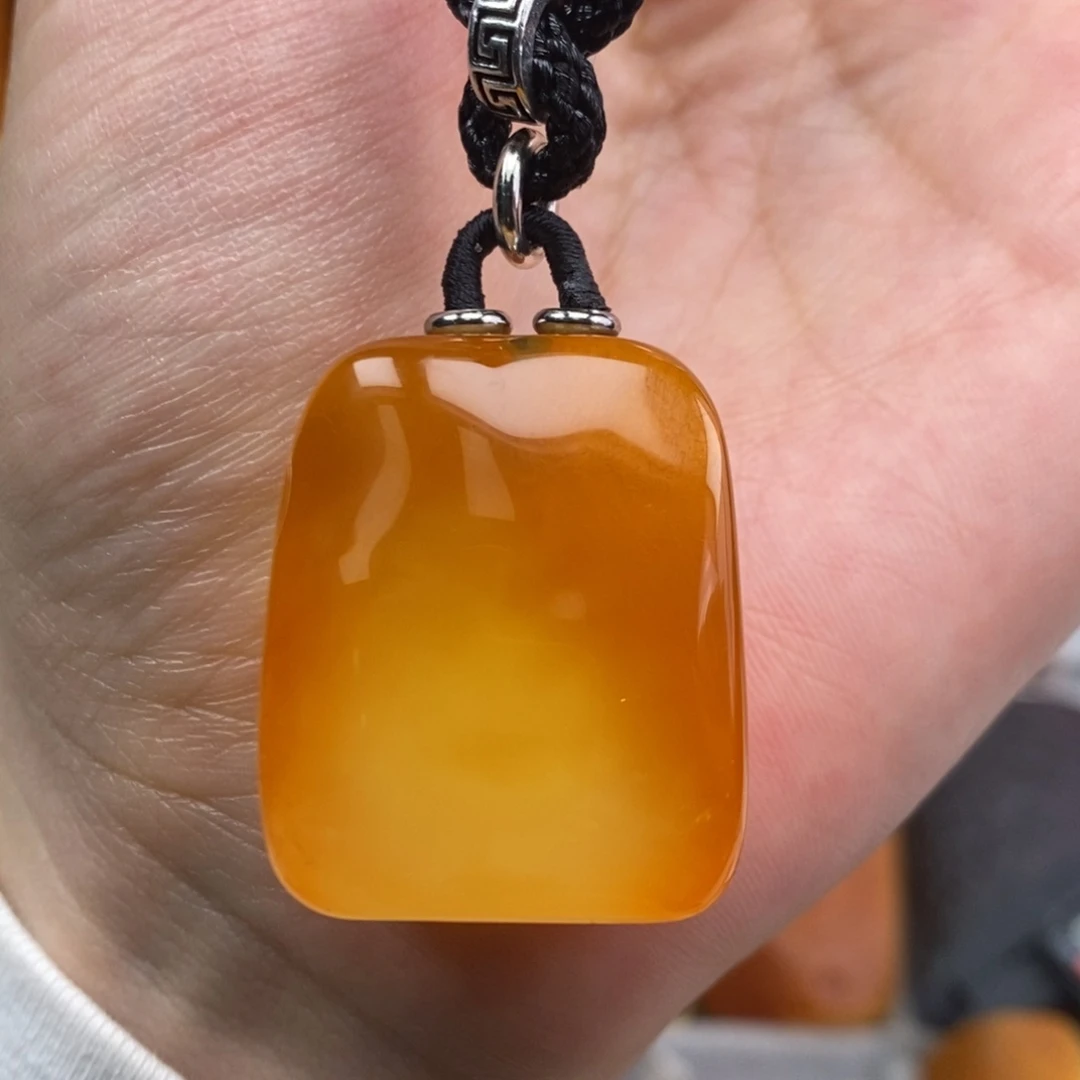 琥珀吊坠(赠链)未镶嵌