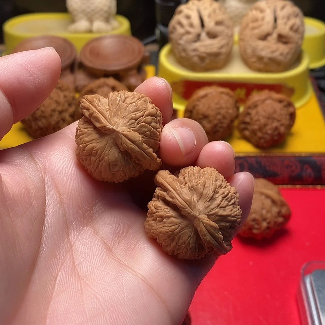 文玩核桃把件小白狮子