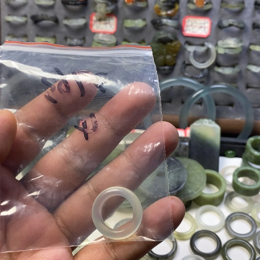 蛇纹石玉未镶嵌戒指?**?