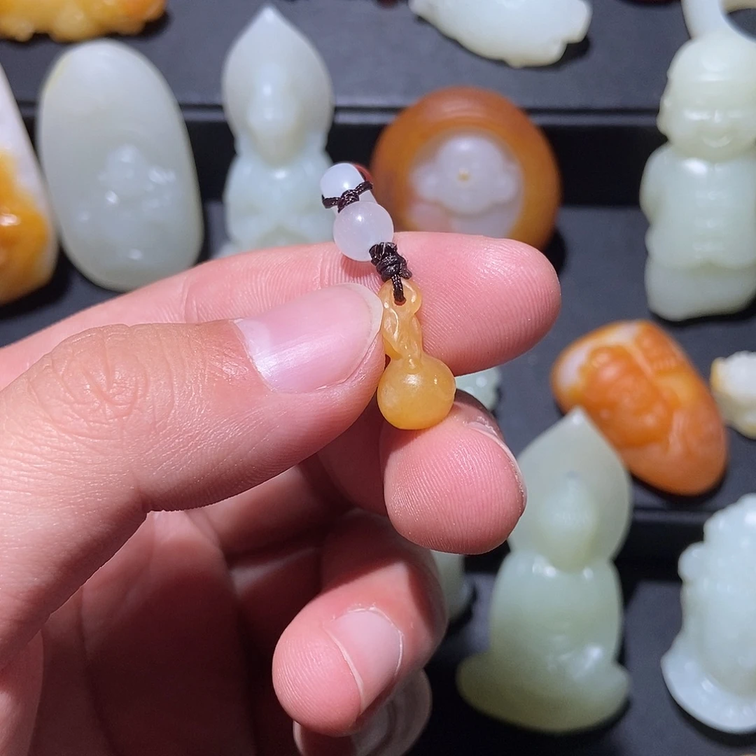 成***囍和田玉未镶嵌颈饰