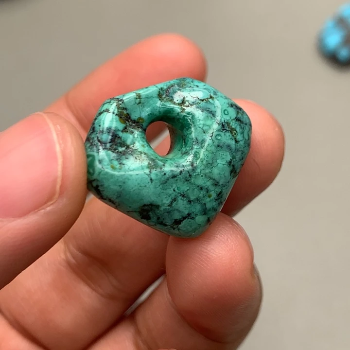绿松石未镶嵌颈饰