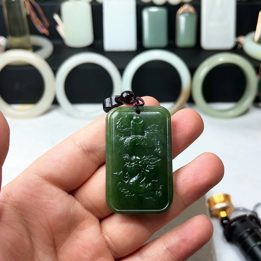 和田玉未镶嵌吊坠(赠链)18