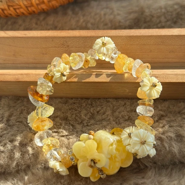 吉月蜜蜡小熊水晶碎碎春三月款手串