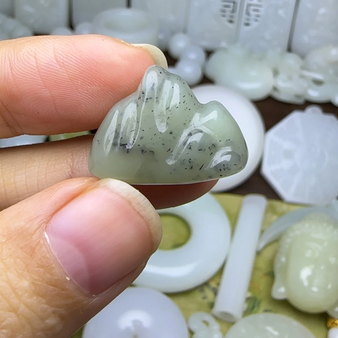 和田玉未镶嵌挂件靠山