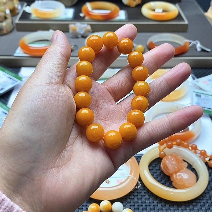 未镶嵌石英质玉（黄龙玉）手镯