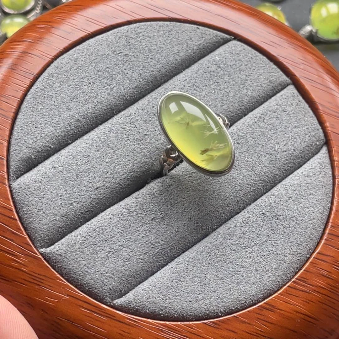 银S925镶嵌蛇纹石玉戒指