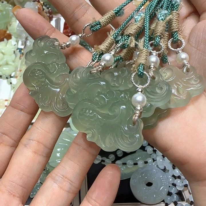 蛇纹石玉未镶嵌吊坠