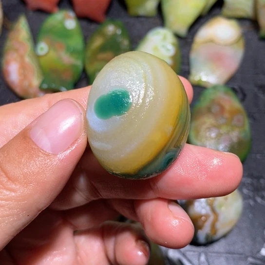 石英质玉珠宝半成品未镶嵌風*
