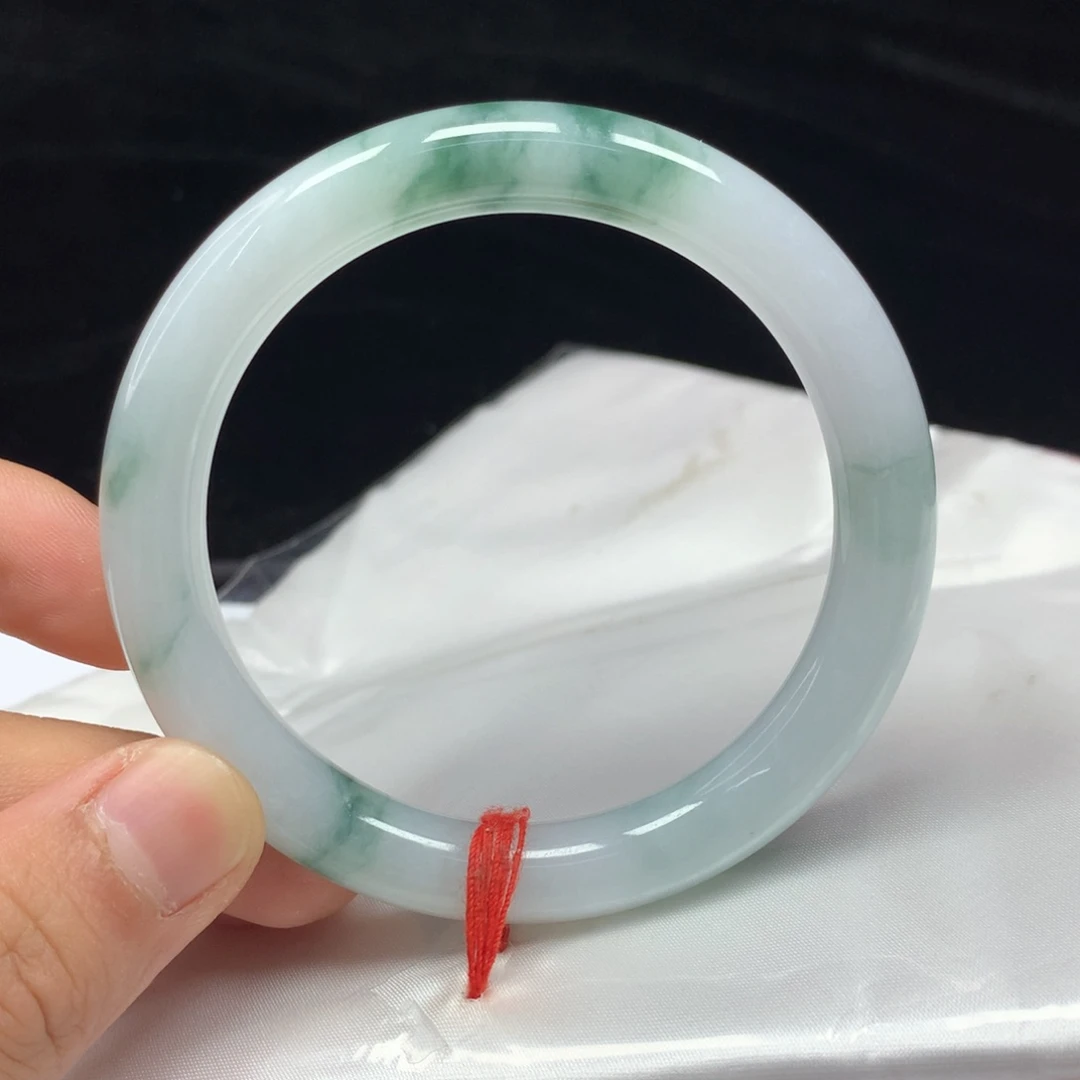 翡翠手镯（圆镯）未镶嵌56.2