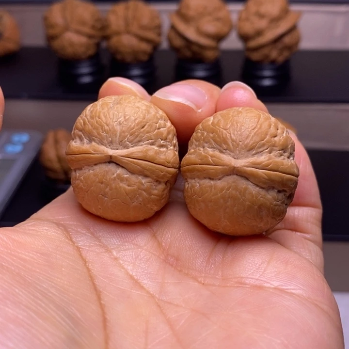 文玩核桃把件碧海龙珠35