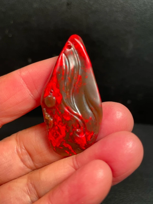 昌化精品老坑软玉大红袍鸡血挂件