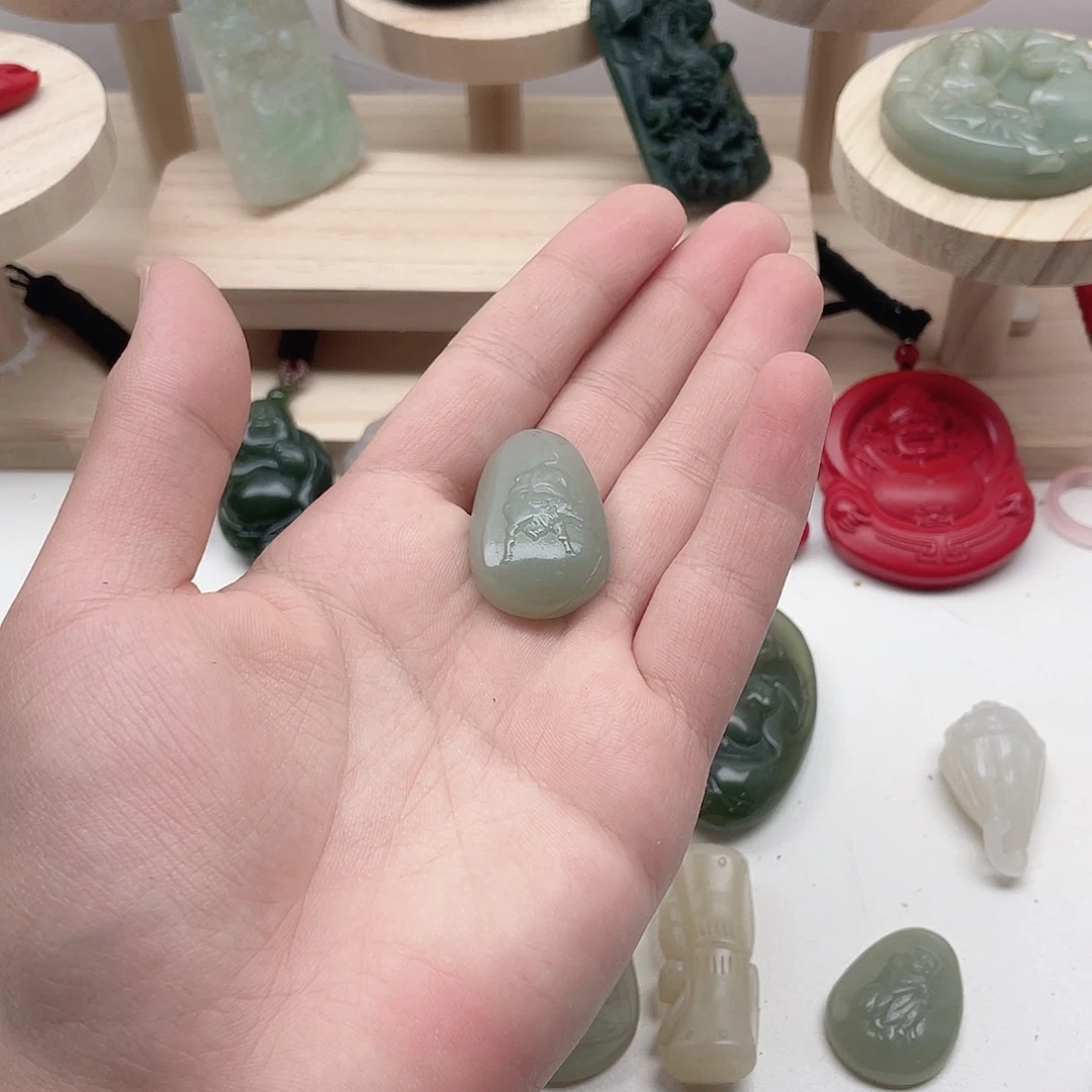 和田玉未镶嵌颈饰