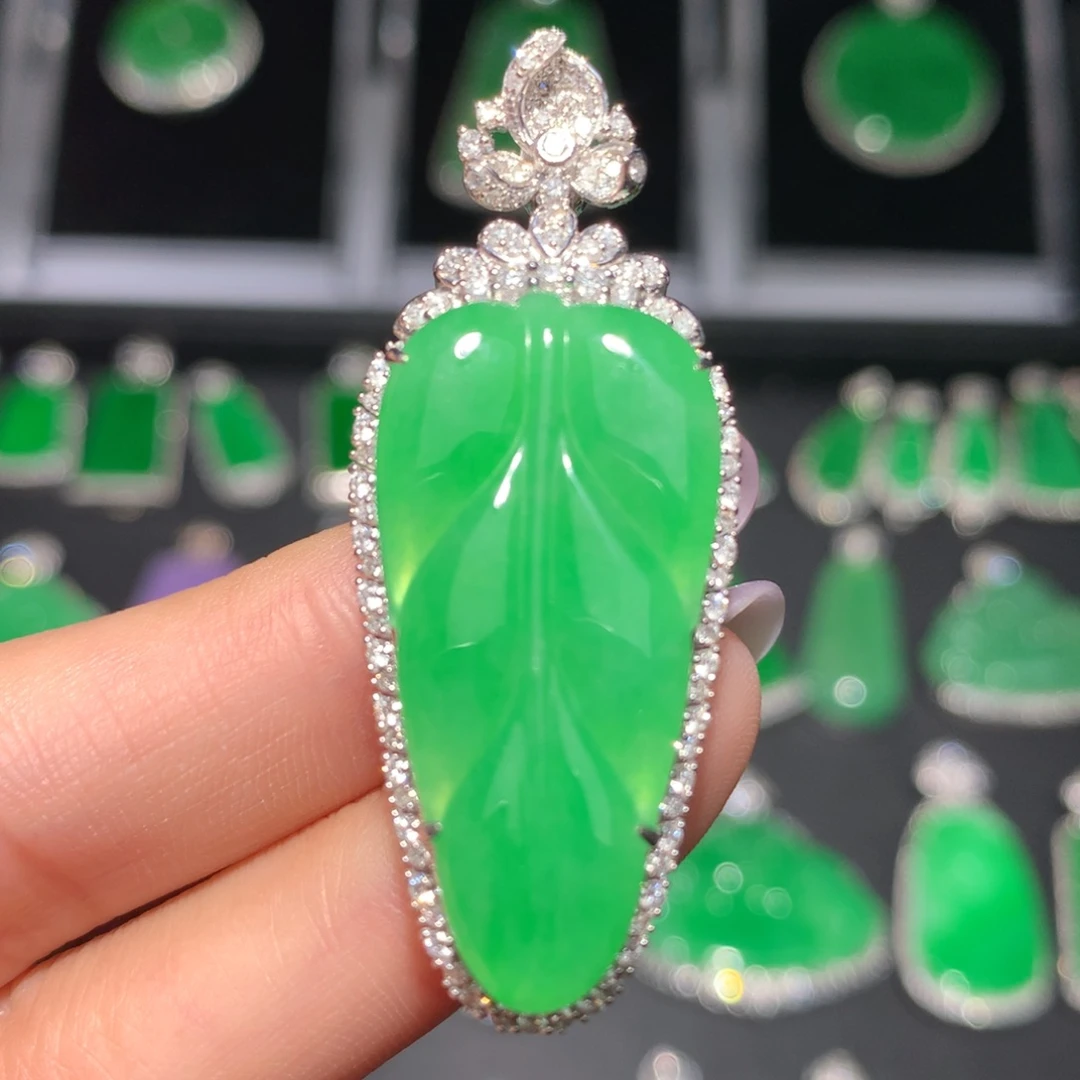 翡翠颈饰18K金镶嵌翡翠