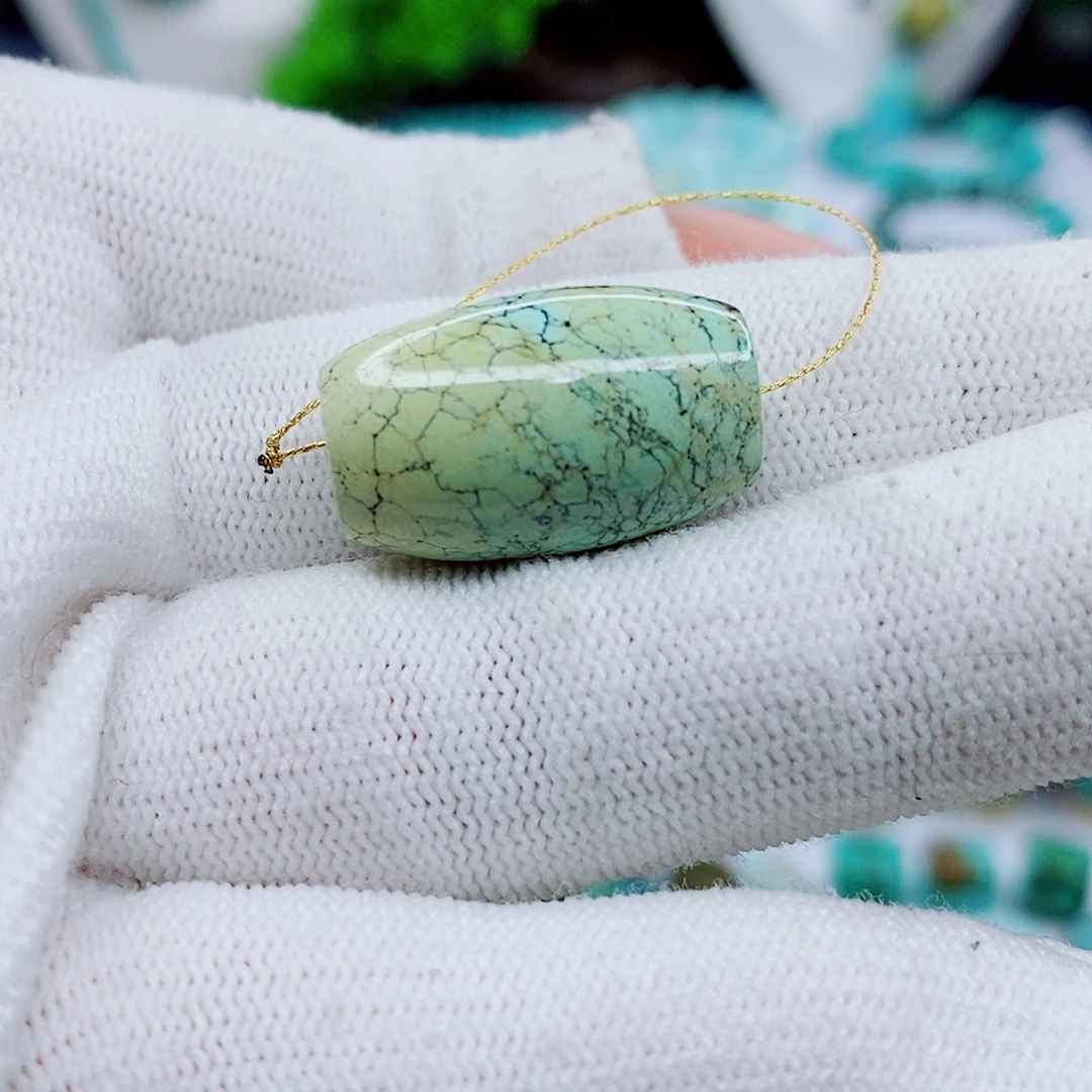 绿松石未镶嵌颈饰