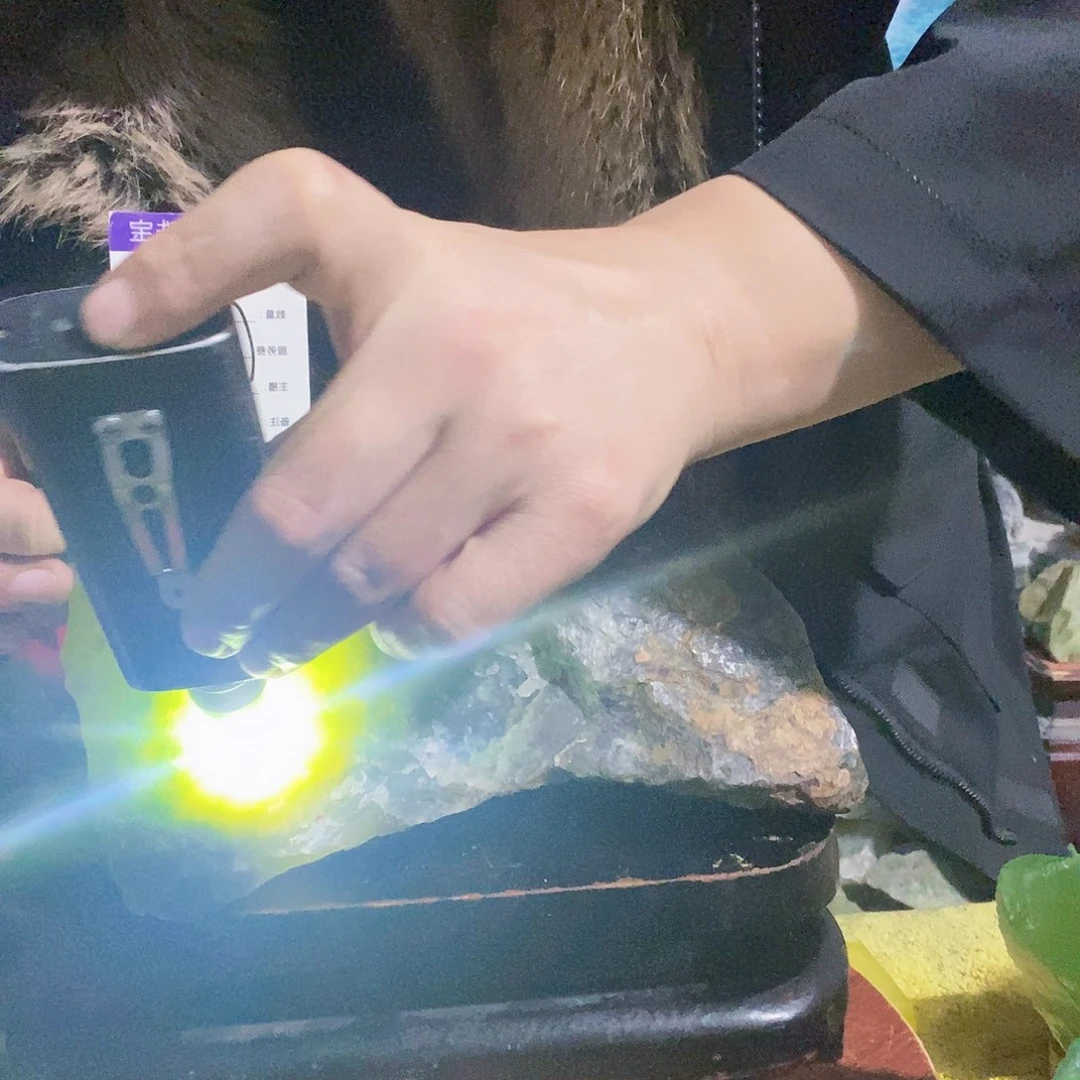 蛇纹石玉未镶嵌珠宝奇石