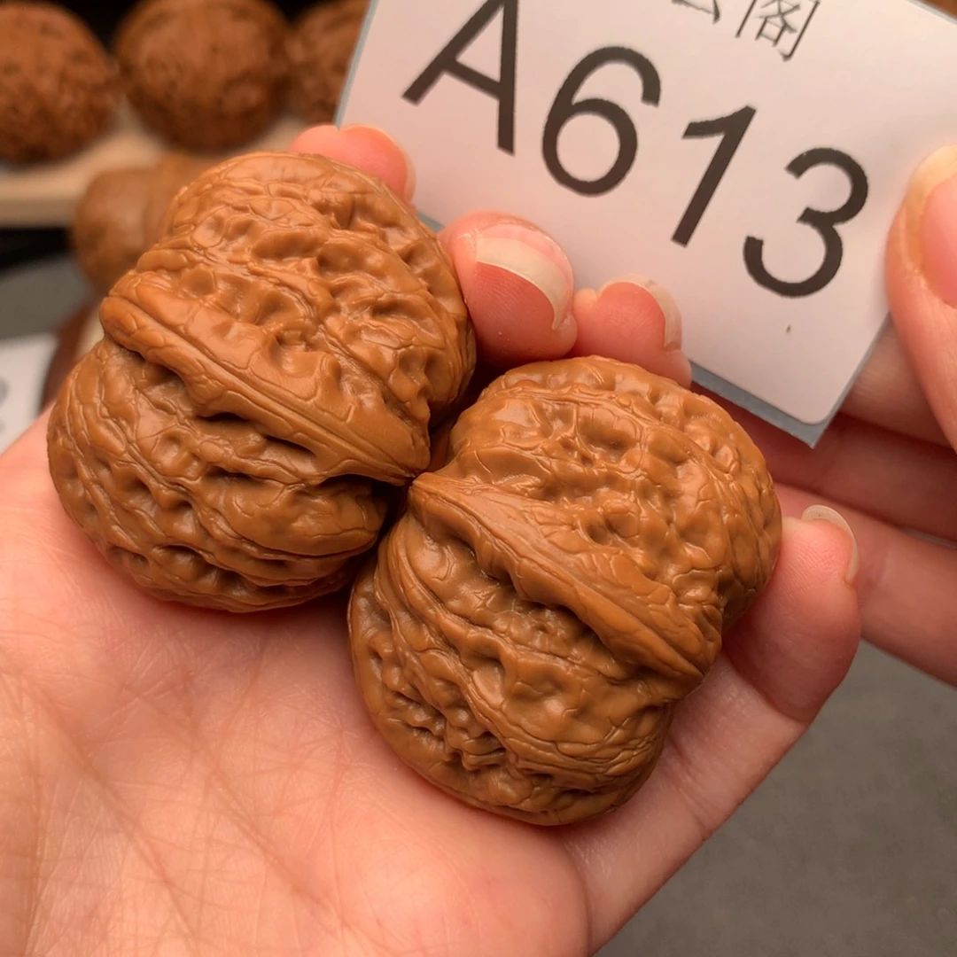 文玩核桃把件超****士42元宝