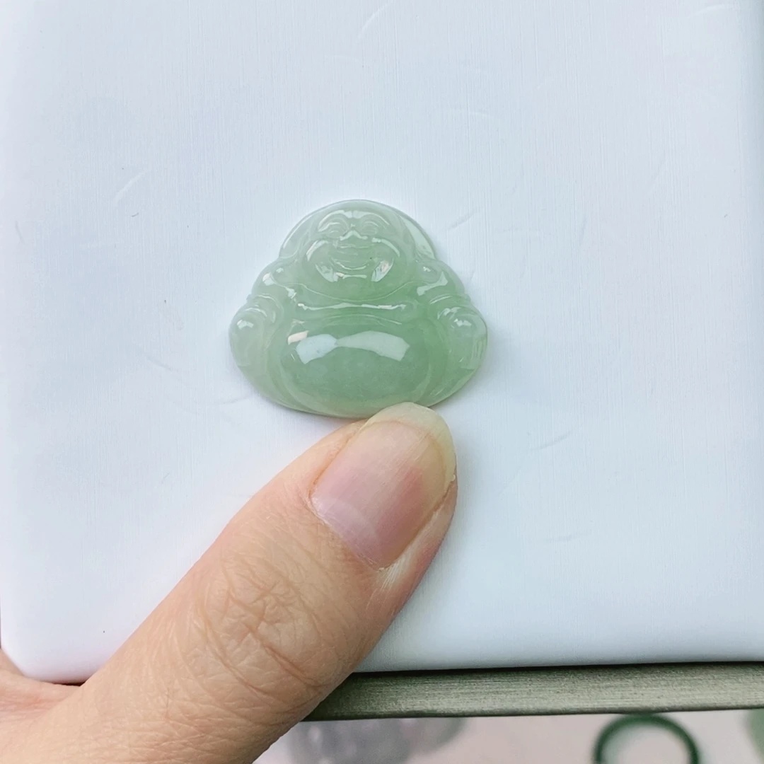 翡翠未镶嵌颈饰佛公