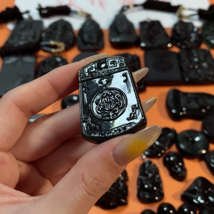 翡翠颈饰未镶嵌诚****缘