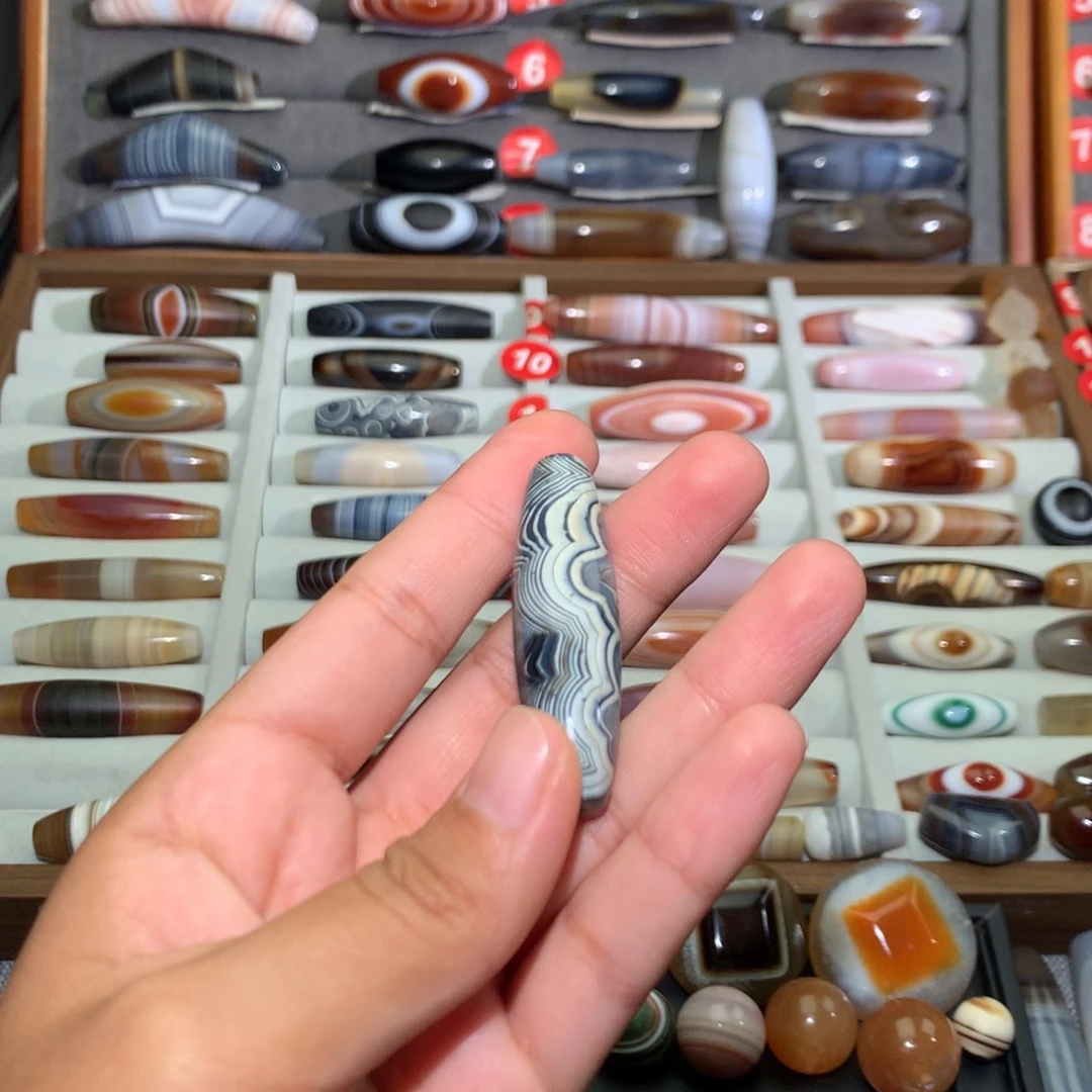 北***叨未镶嵌颈饰玛瑙/玉髓