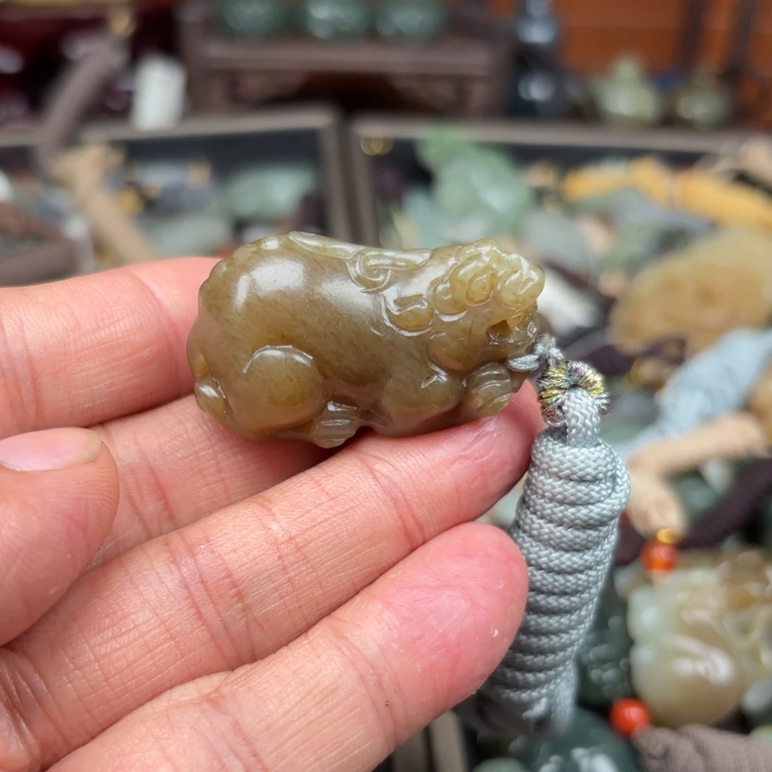 和田玉吊坠未镶嵌弈*