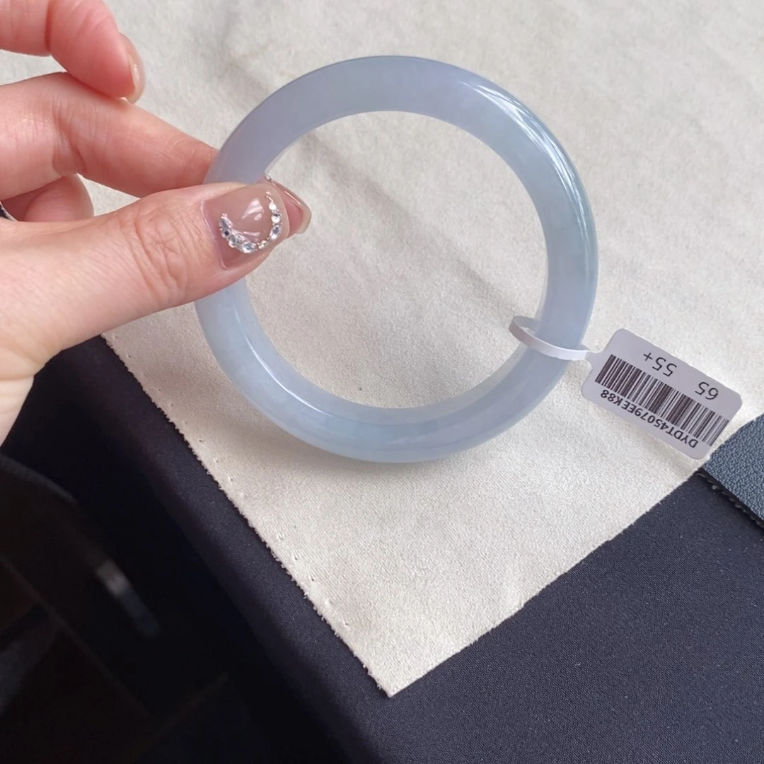 翡翠手镯未镶嵌翡翠