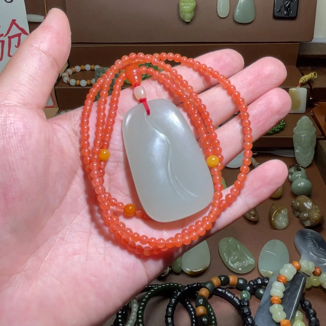 和田玉未镶嵌颈饰静****?