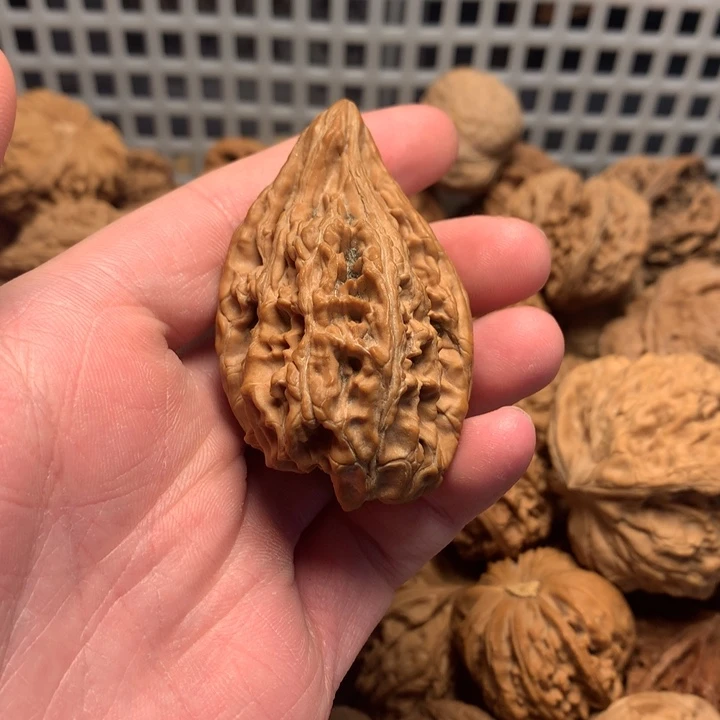 ****蝶文玩核桃把件大古石