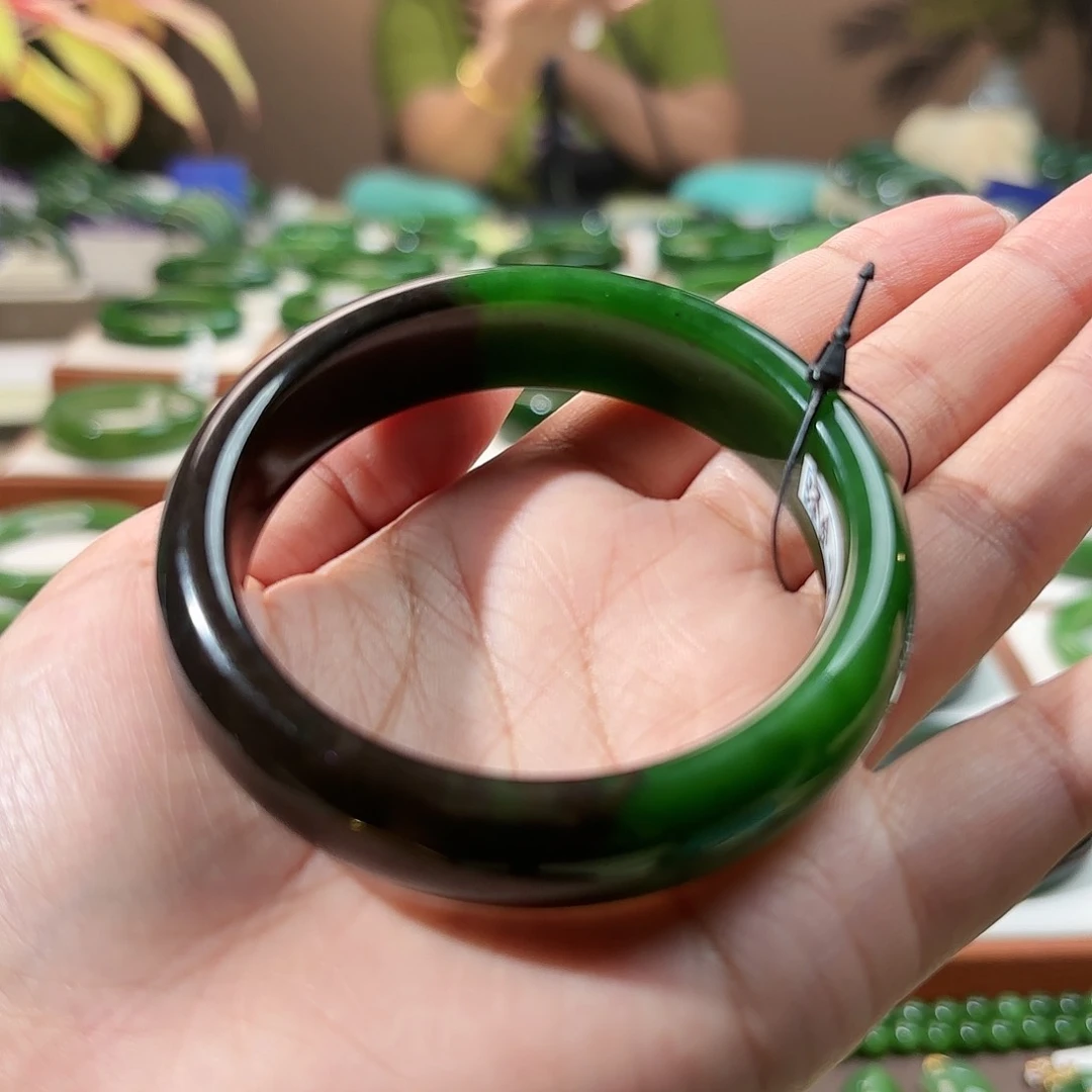 未镶嵌手镯和田玉（碧玉）