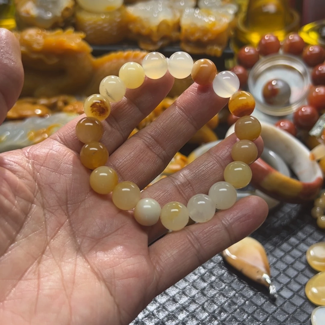 石英质玉未镶嵌颈饰