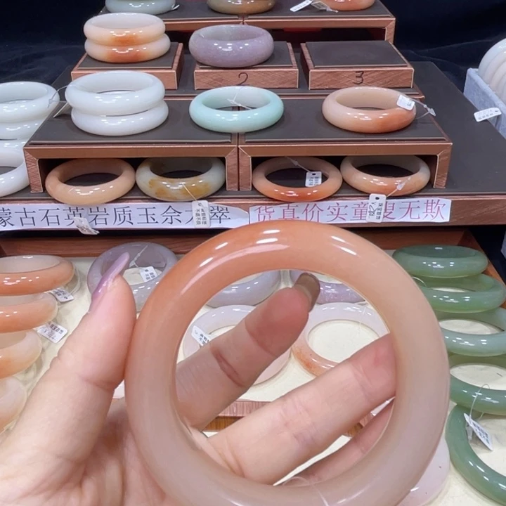没***事石英质玉手镯未镶嵌