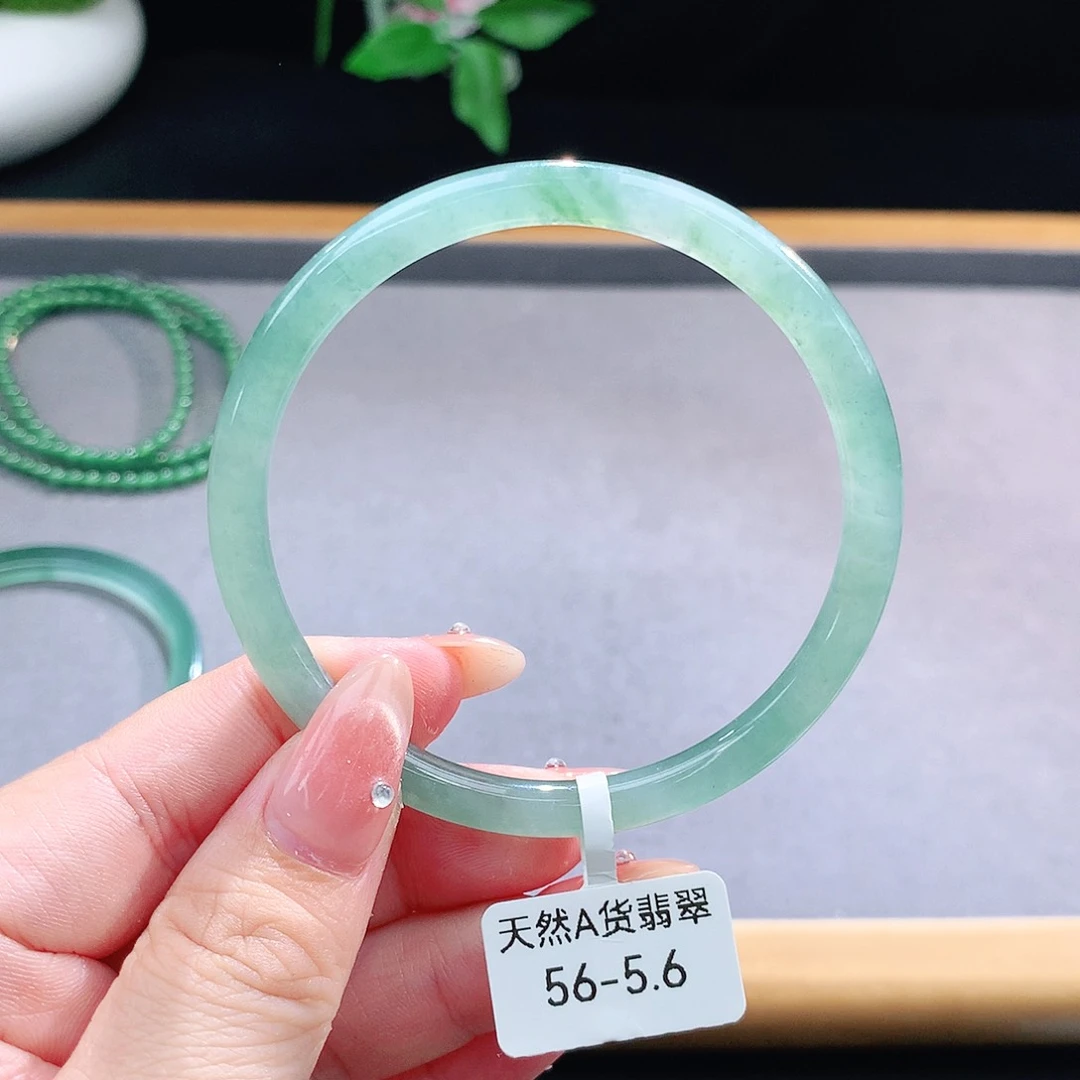 未镶嵌手镯（圆镯）翡翠
