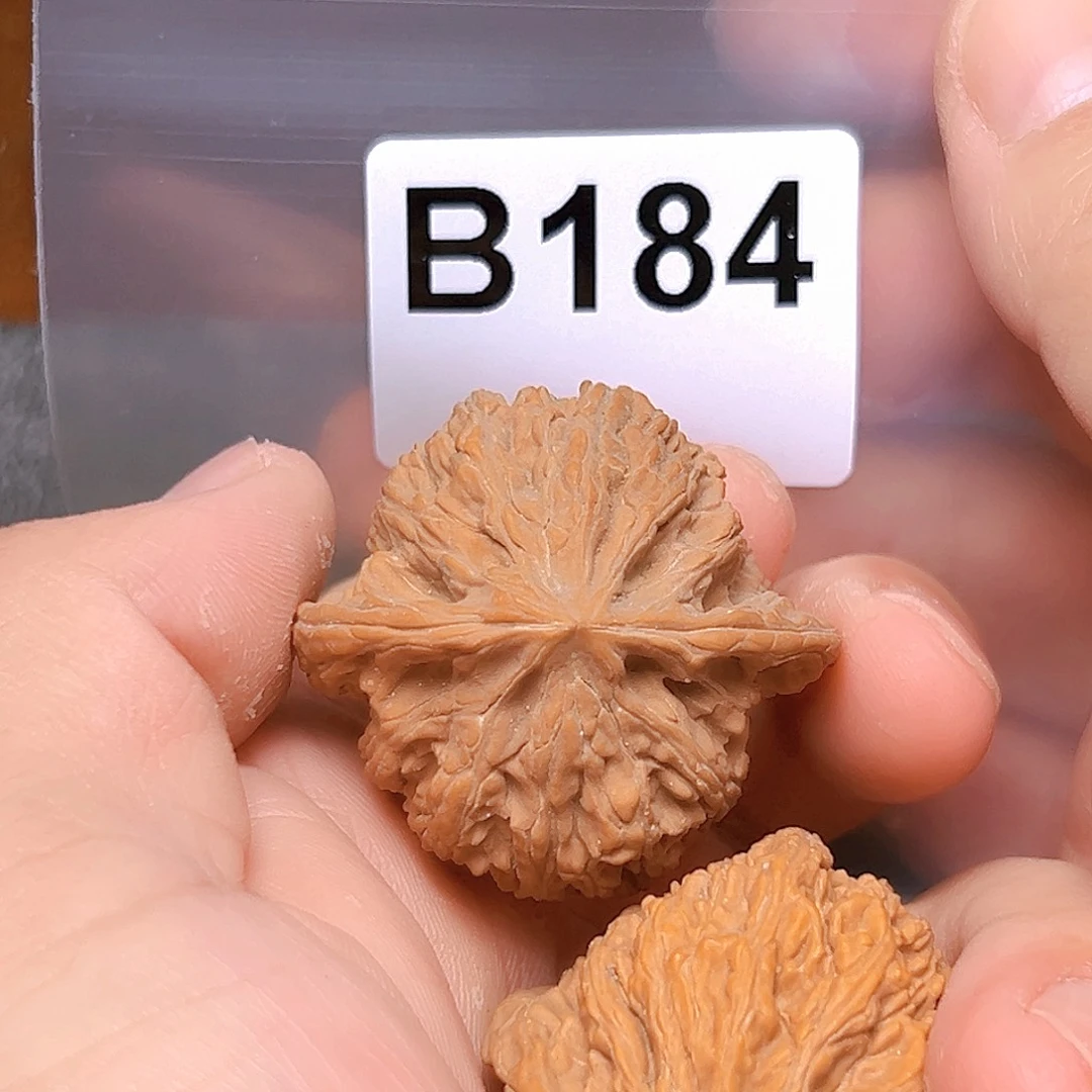 文玩核桃吊坠41密纹 有瑕疵