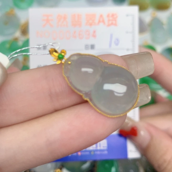 颈饰18K金镶嵌翡翠葫芦