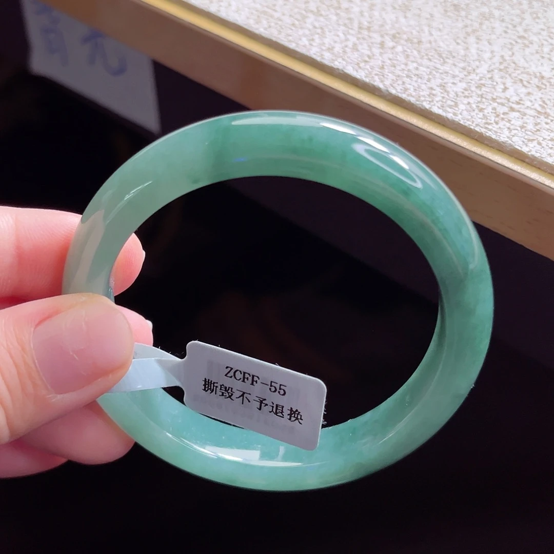 翡翠手镯未镶嵌手镯