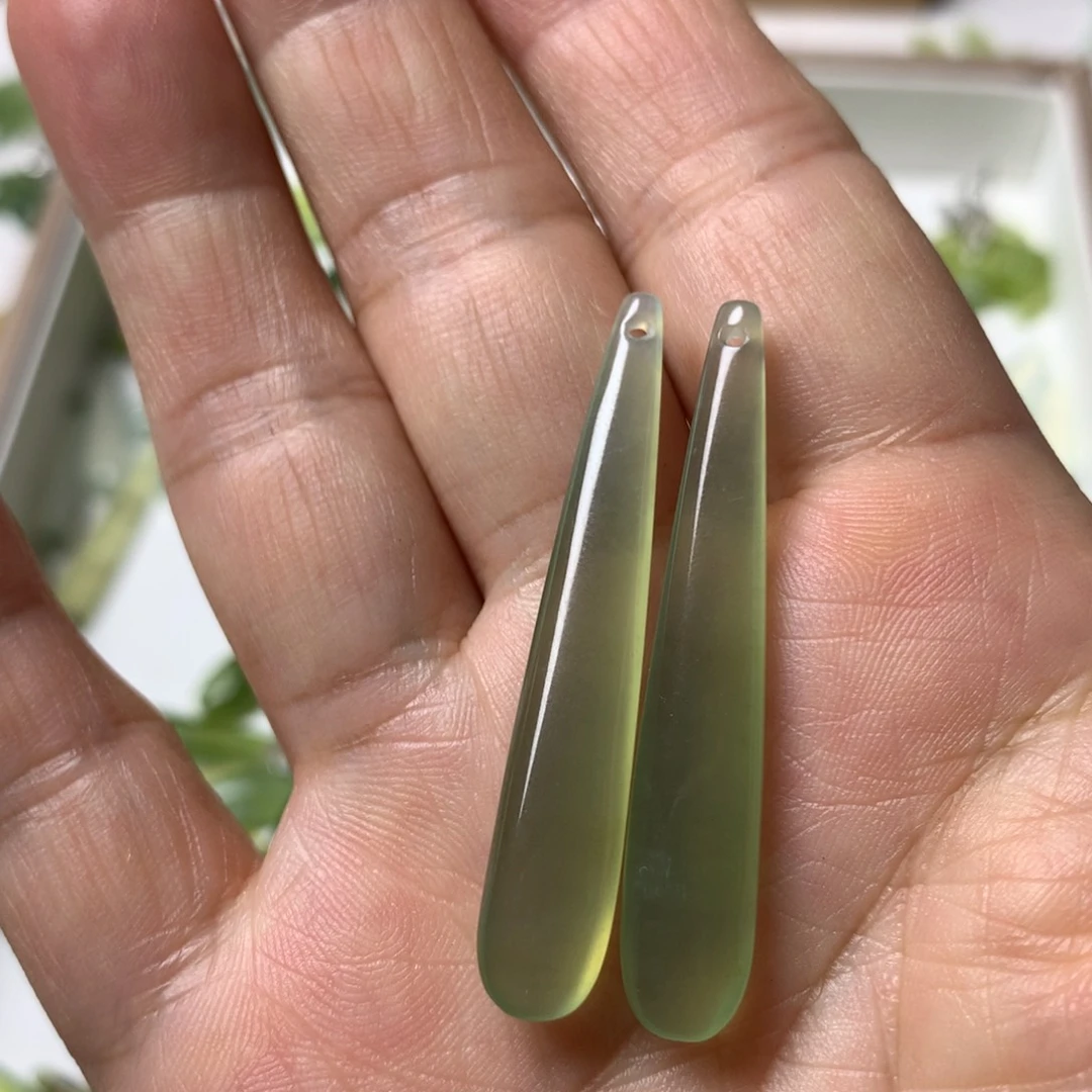 蛇纹石玉未镶嵌耳坠