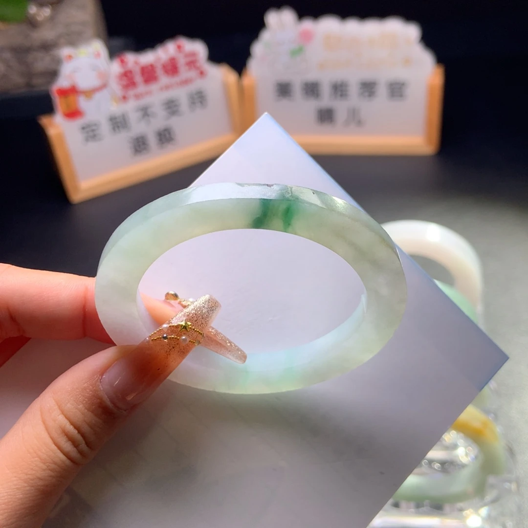 定制翡翠未镶嵌手镯