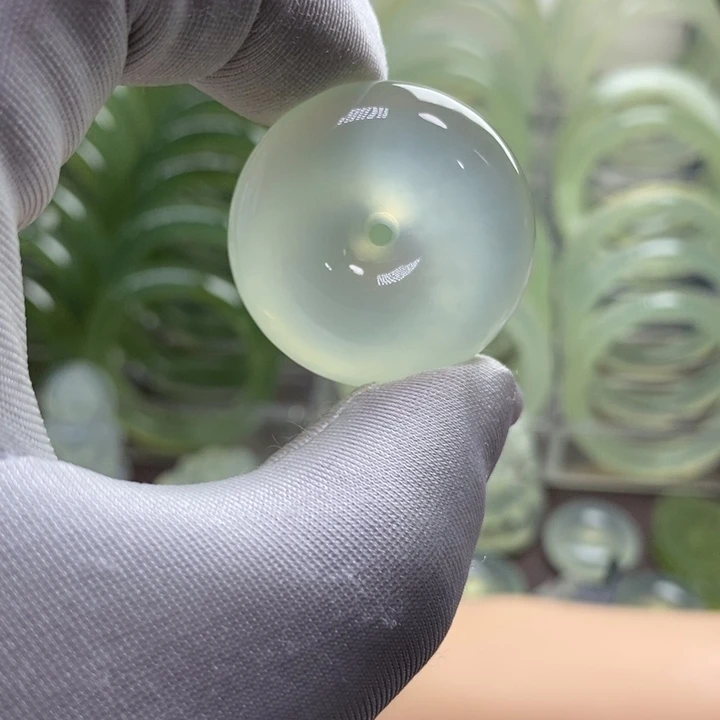 蛇纹石玉颈饰未镶嵌木*