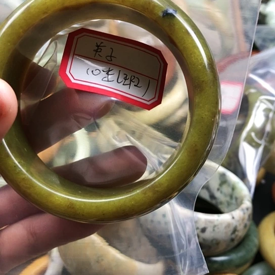 蛇纹石玉手镯未镶嵌英*