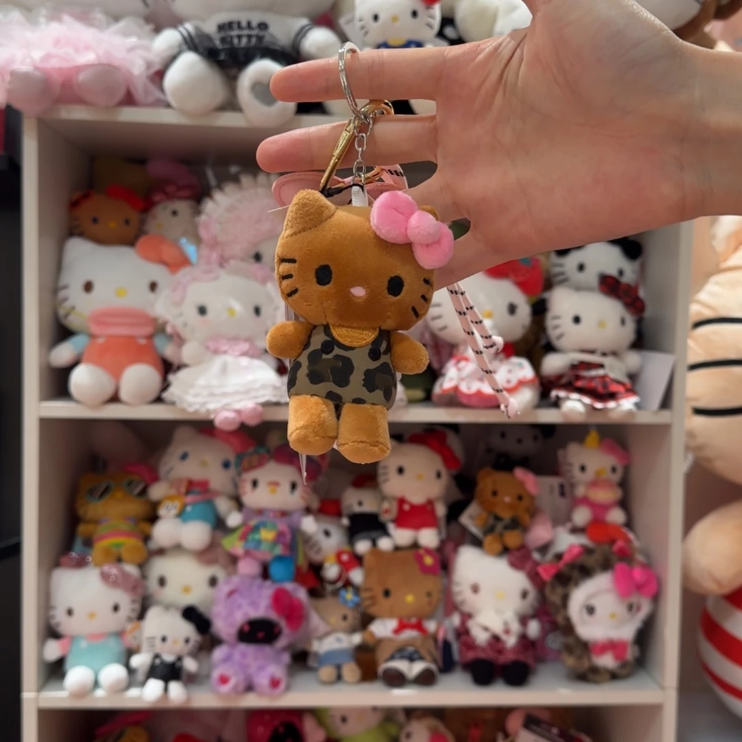 毛绒迷彩黑皮kt挂件