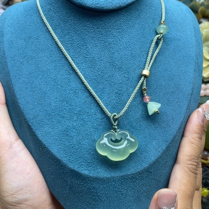 蛇纹石玉未镶嵌吊坠