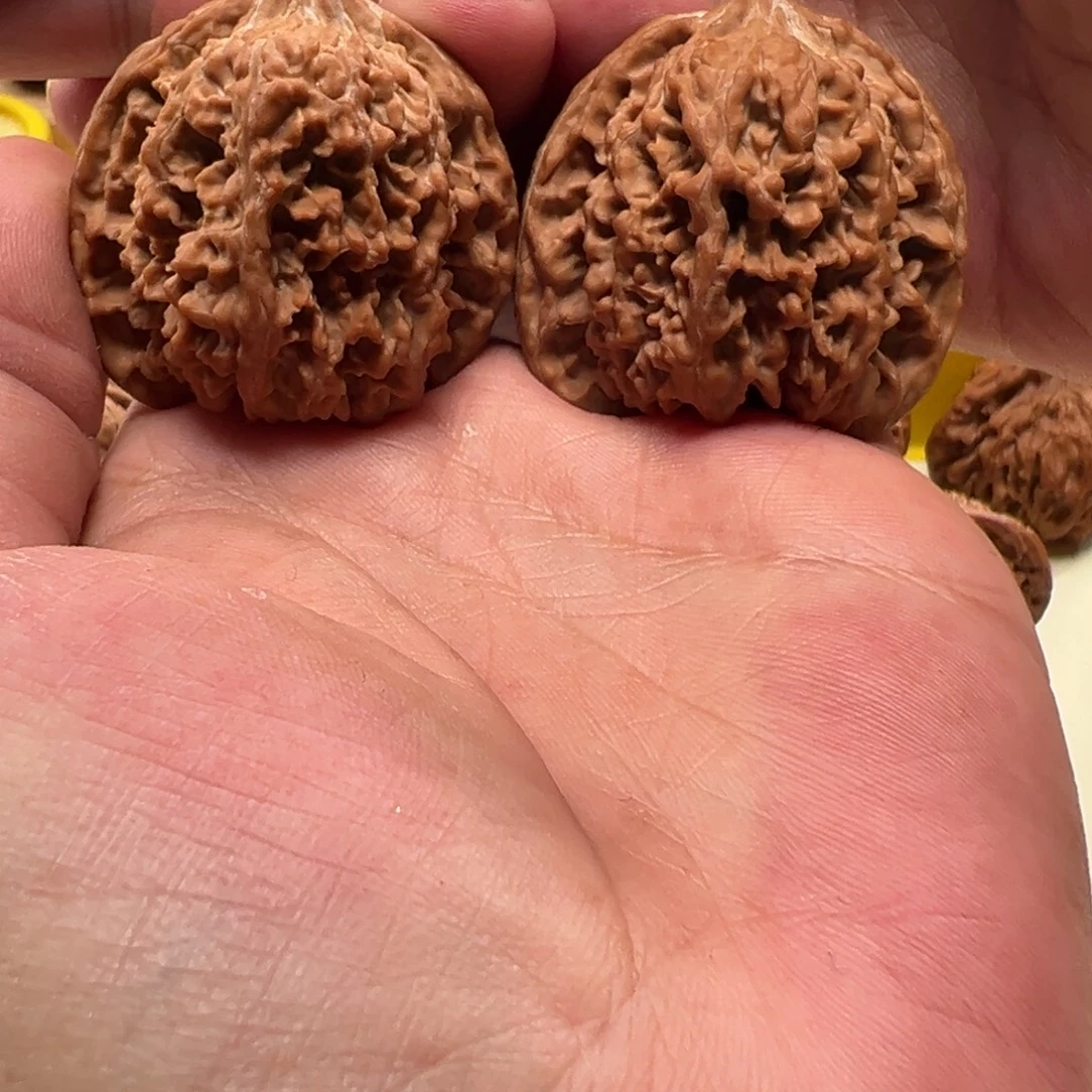 文玩核桃把件凹底满天星全品42