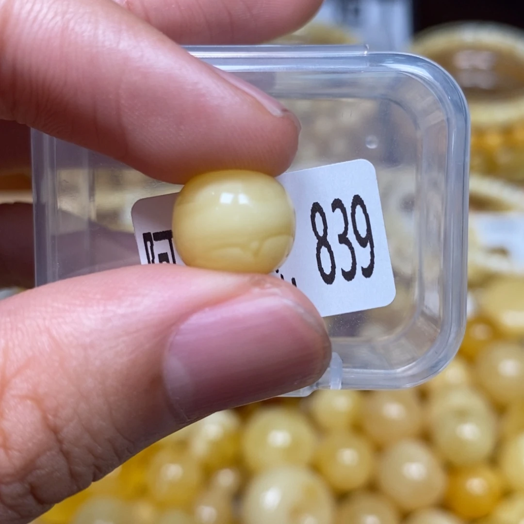 蜜蜡未镶嵌珠宝奇石839