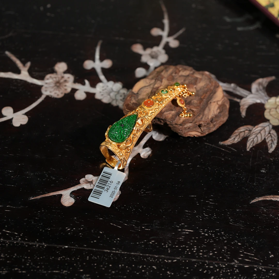 1.4香港王老板-翡翠镶嵌护甲3e216