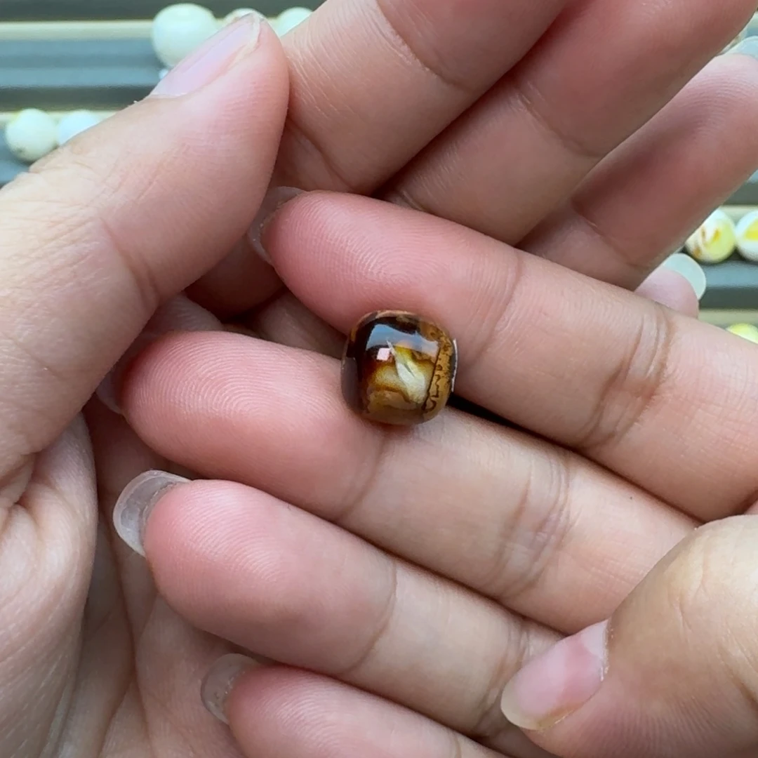 裸石琥珀未镶嵌11老型沁色