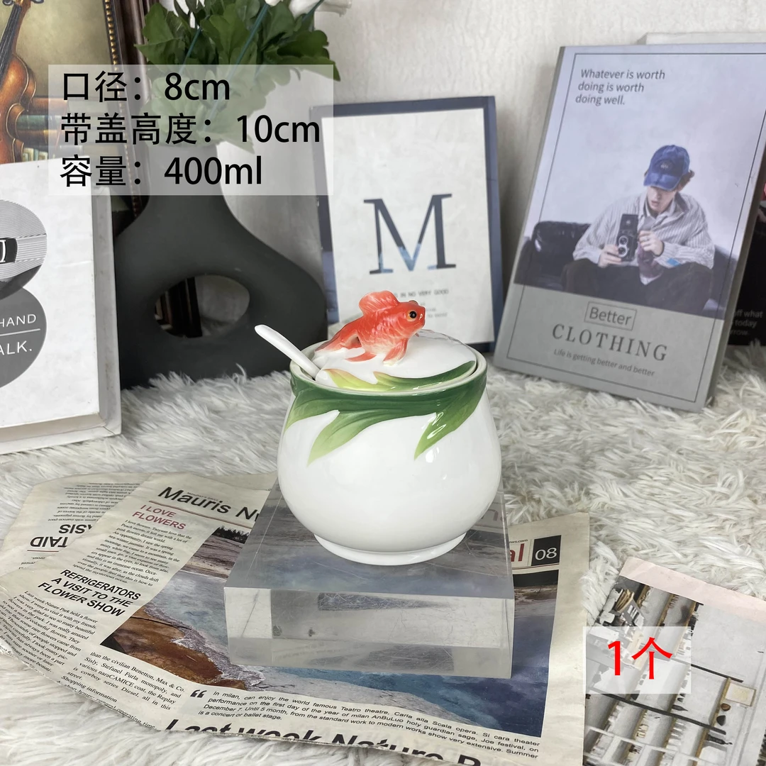 陶瓷珐琅瓷手工手绘400ml金鱼带勺调料罐