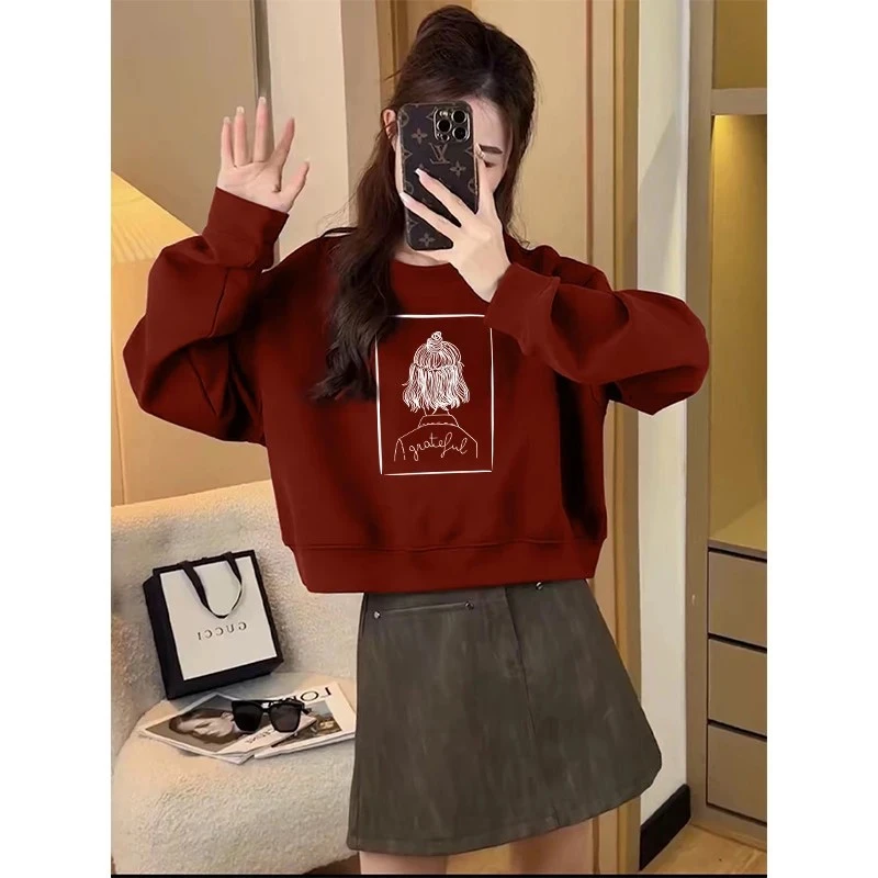 圆领卫衣女小个子短款高腰显瘦酒红色上衣加绒2026秋冬季春秋薄款