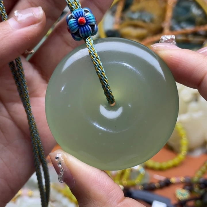 蛇纹石玉未镶嵌吊坠