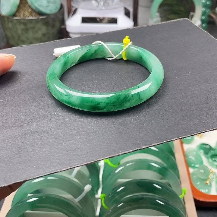 未镶嵌手镯石英质玉